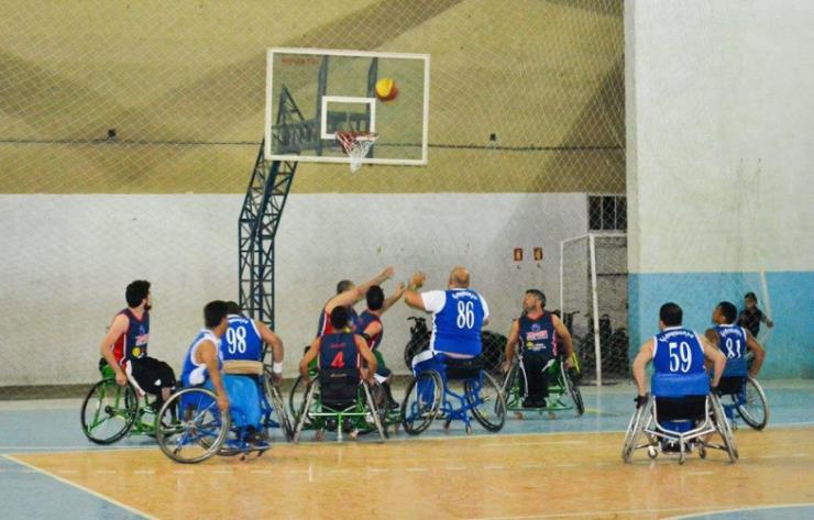 Equipe de basquete em cadeiras de rodas Gladiadores Sobre Rodas